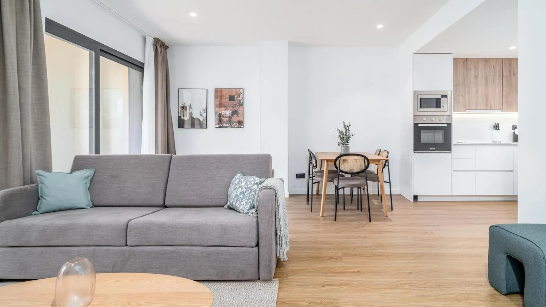 Limehome Barcelona Placa Pirineus L'Hospitalet de Llobregat 0*,  Espagne