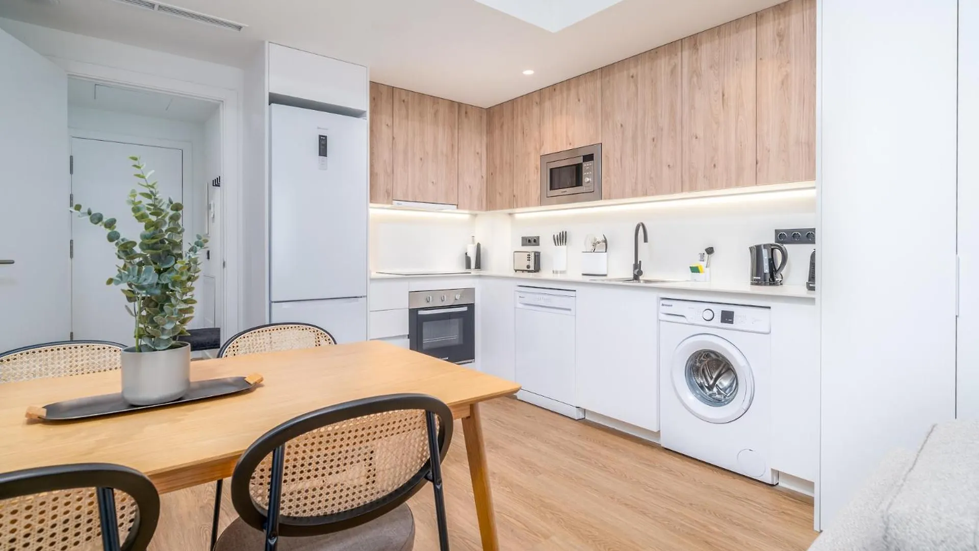 Limehome Barcelona Placa Pirineus L'Hospitalet de Llobregat