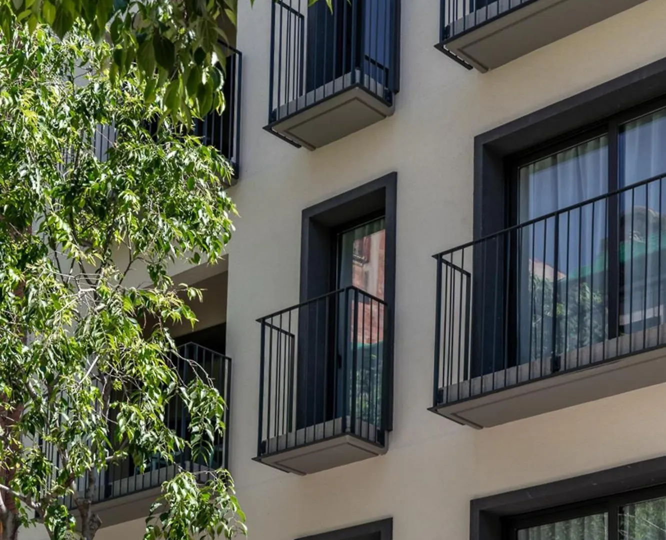 Limehome Barcelona Placa Pirineus L'Hospitalet de Llobregat